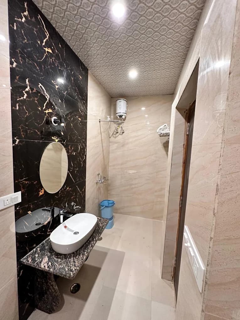 Black marble bathroom