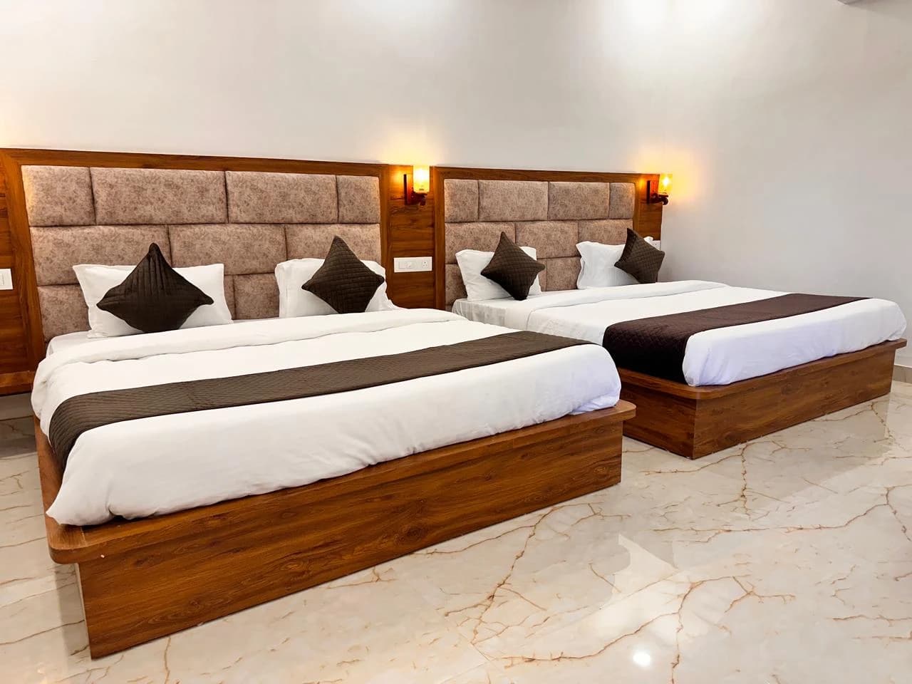 Palace room, twin beds